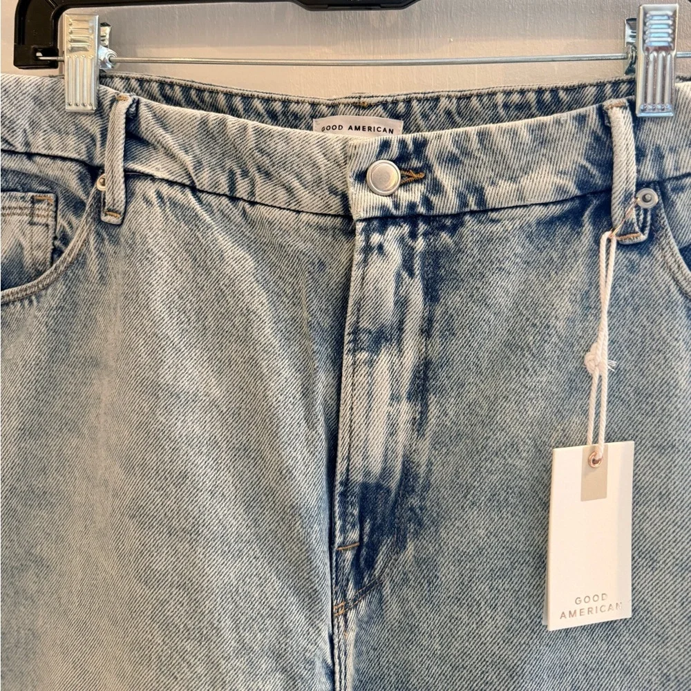 NWT Good American Beachy Distressed hi-Rise Curvy Jeans